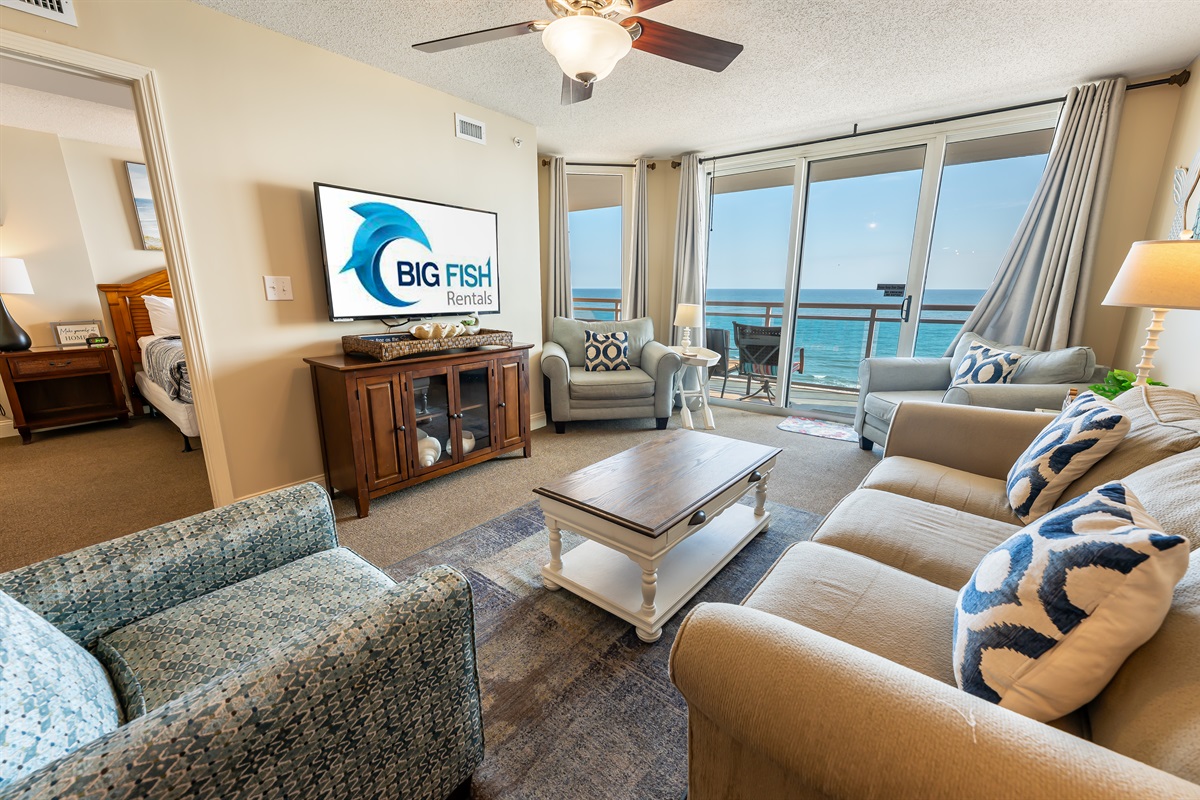 Living Room with Stunning Views🌊☀️