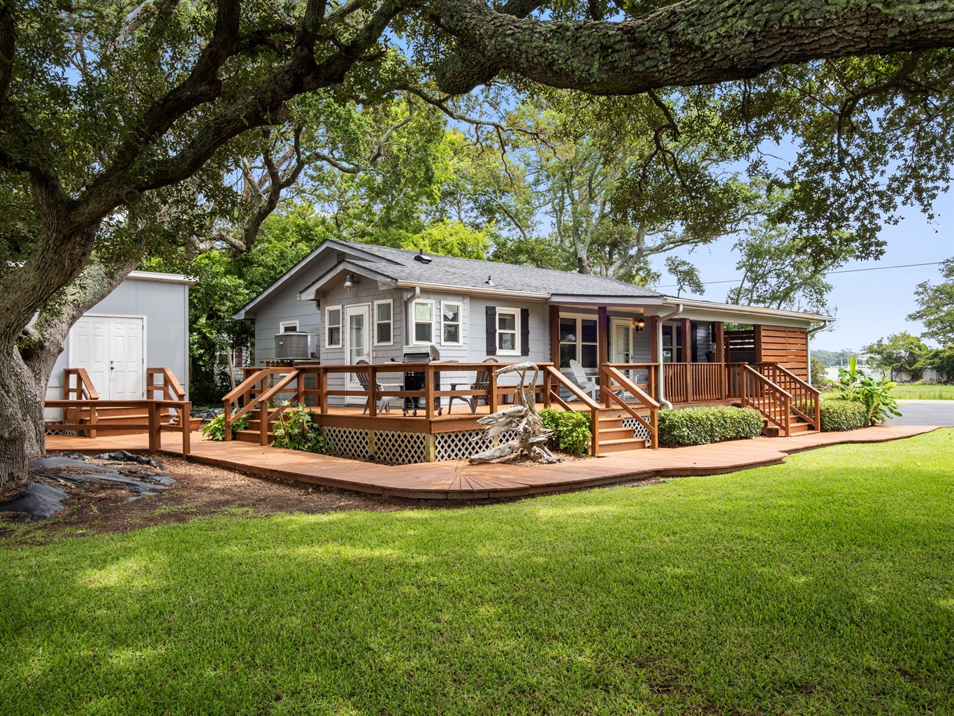 Little Oaks Wrap-Around Deck