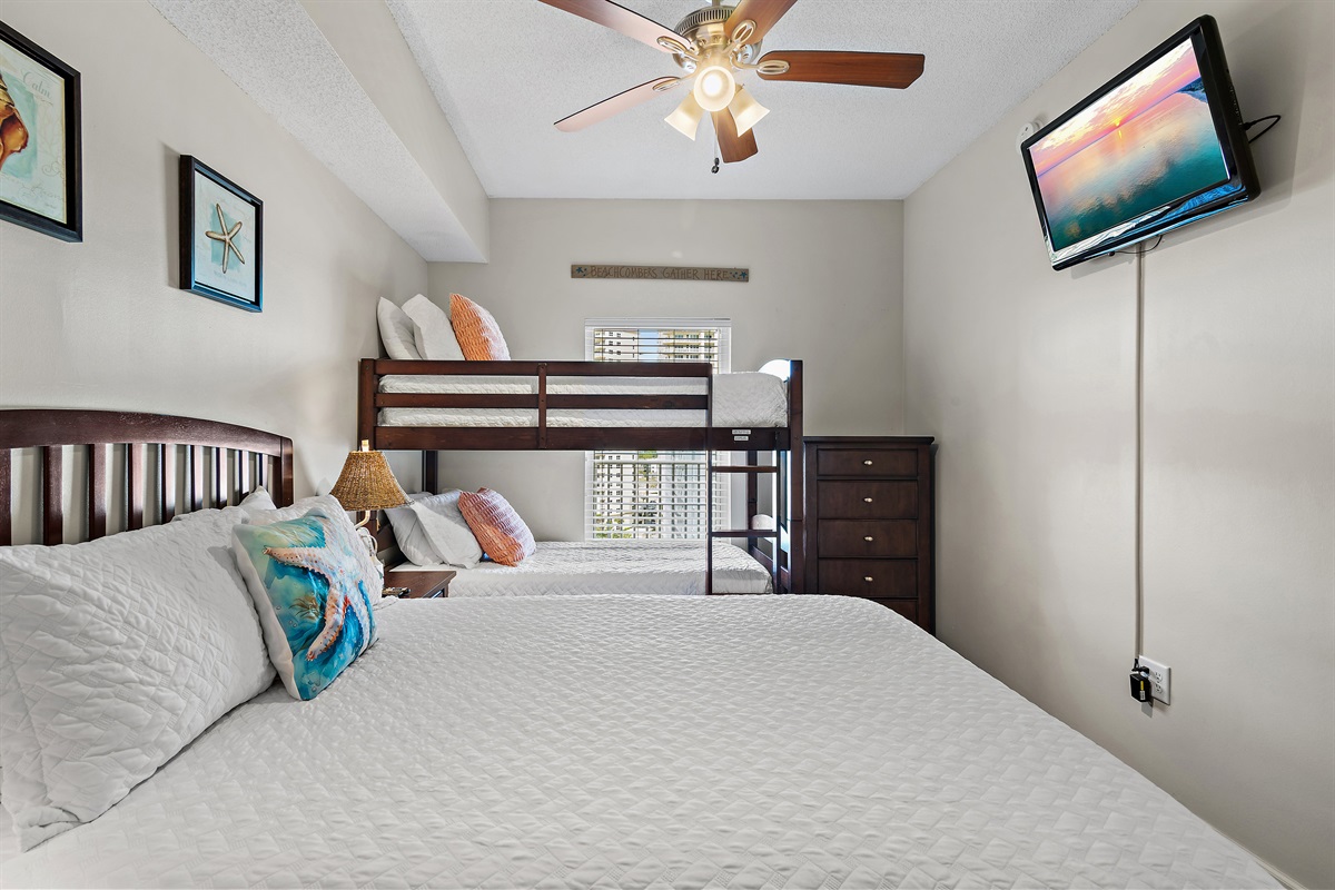 Guest Bedroom: Queen Bed, Twin Bunk Beds, Private Bathroom with Shower/Tub combo (sleeps 4)