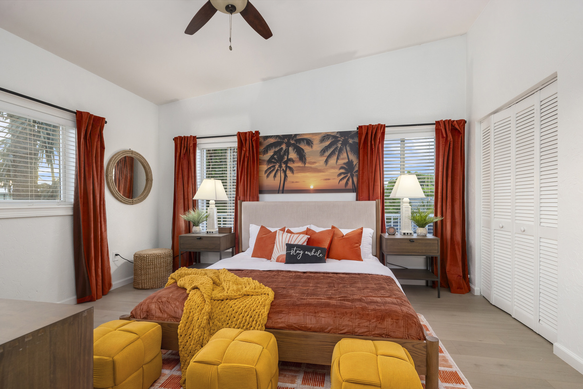 The sombrero bedroom with king sized bed and large desk.
