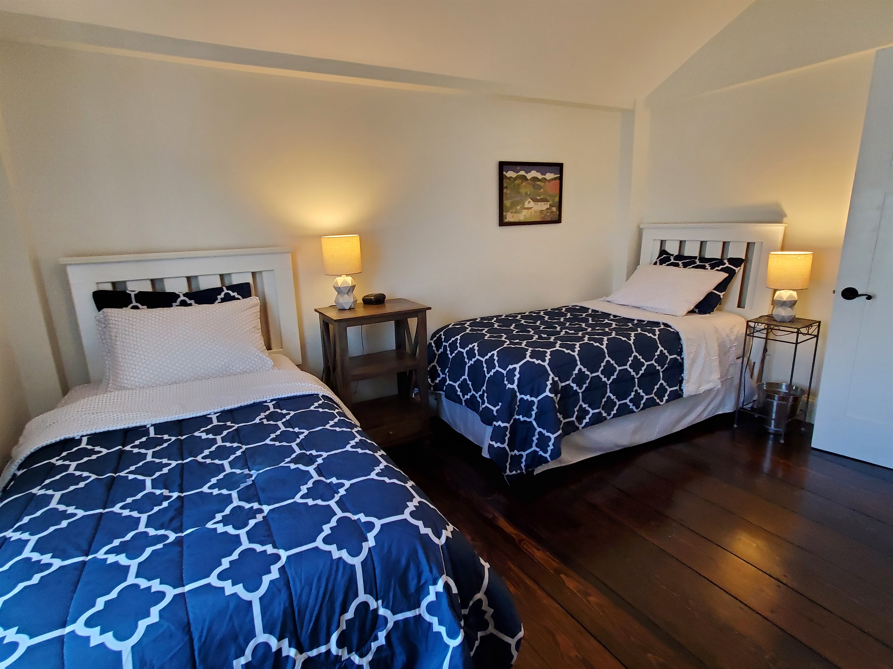 2nd floor twin bedroom