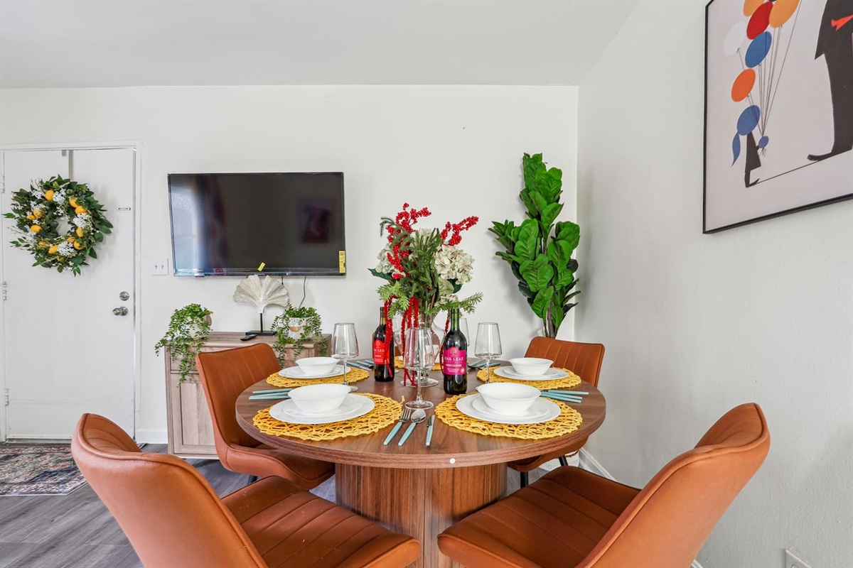 Enjoy a warm and inviting dining area combined with the living room, featuring a dining table set where you can enjoy meals while watching TV. The space also includes a ceiling fan for extra comfort and a cozy atmosphere for gathering and relaxing.
