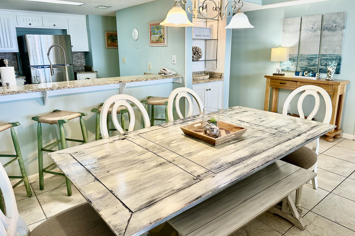 Lots of seating here! The dining table has a bench to seat all the kiddos plus 4 dining chairs.  And, 4 seats at the bar...and a dry bar for your adult refreshments!