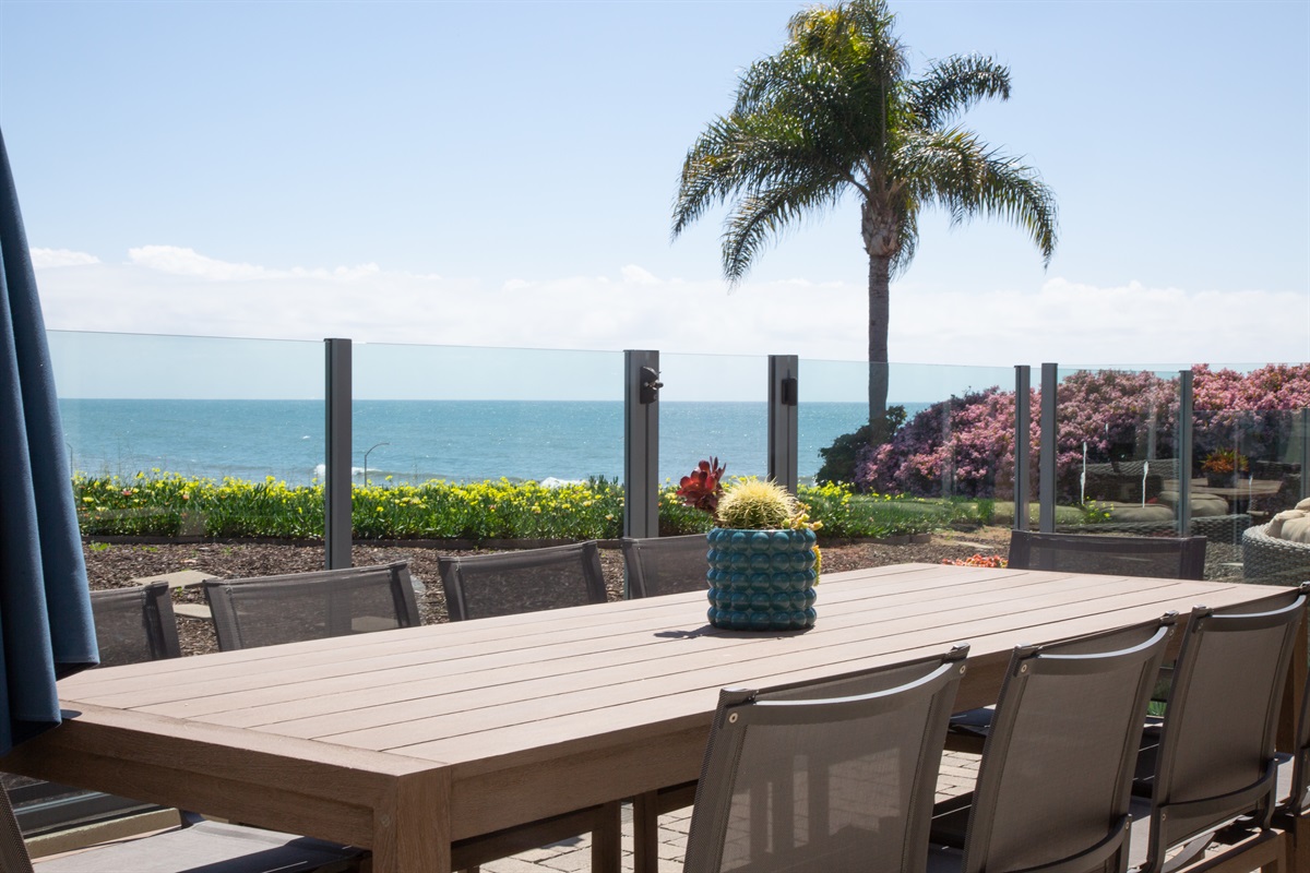 Outdoor dining seats 10 :)