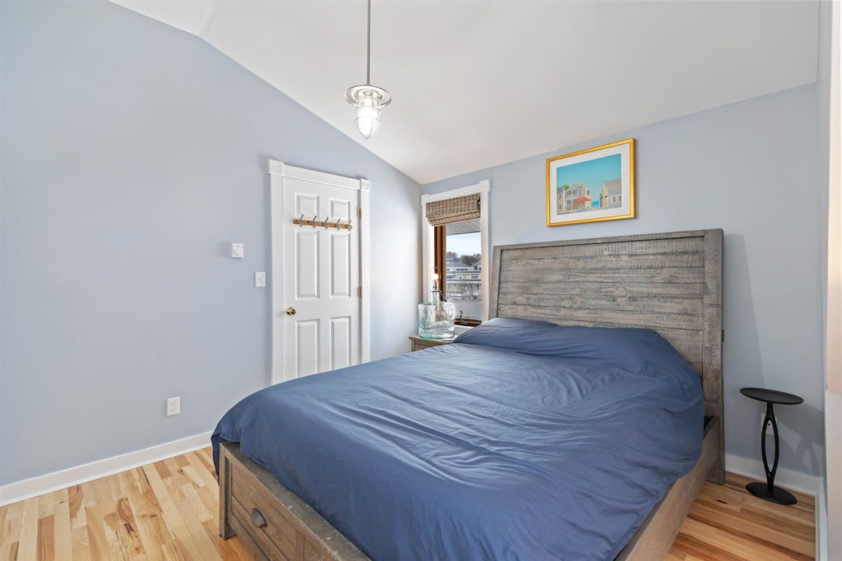 Second floor queen bedroom