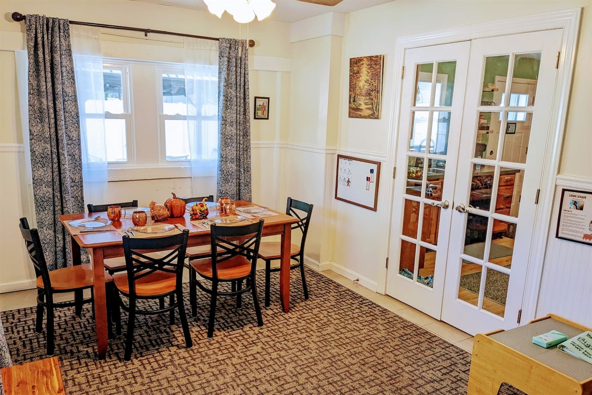 Seating for 6 with room for the kids to play!