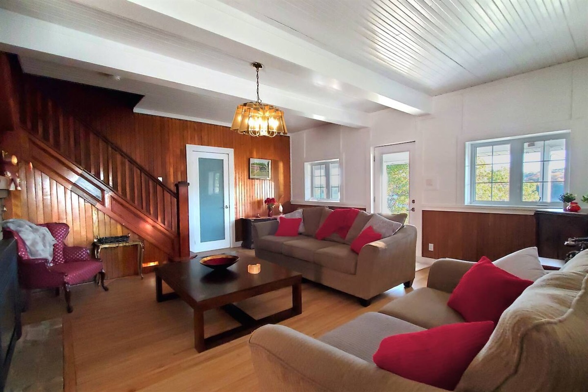 Le Salon Centenaire - living room seating area