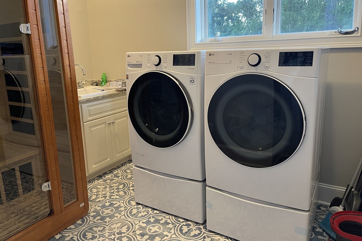 new large capacity front load washer and dryer