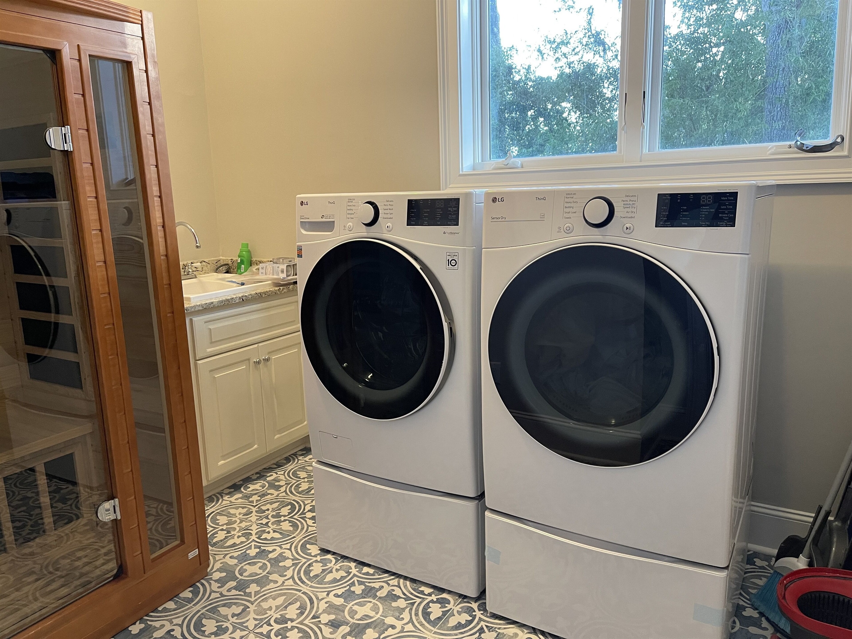 new large capacity front load washer and dryer