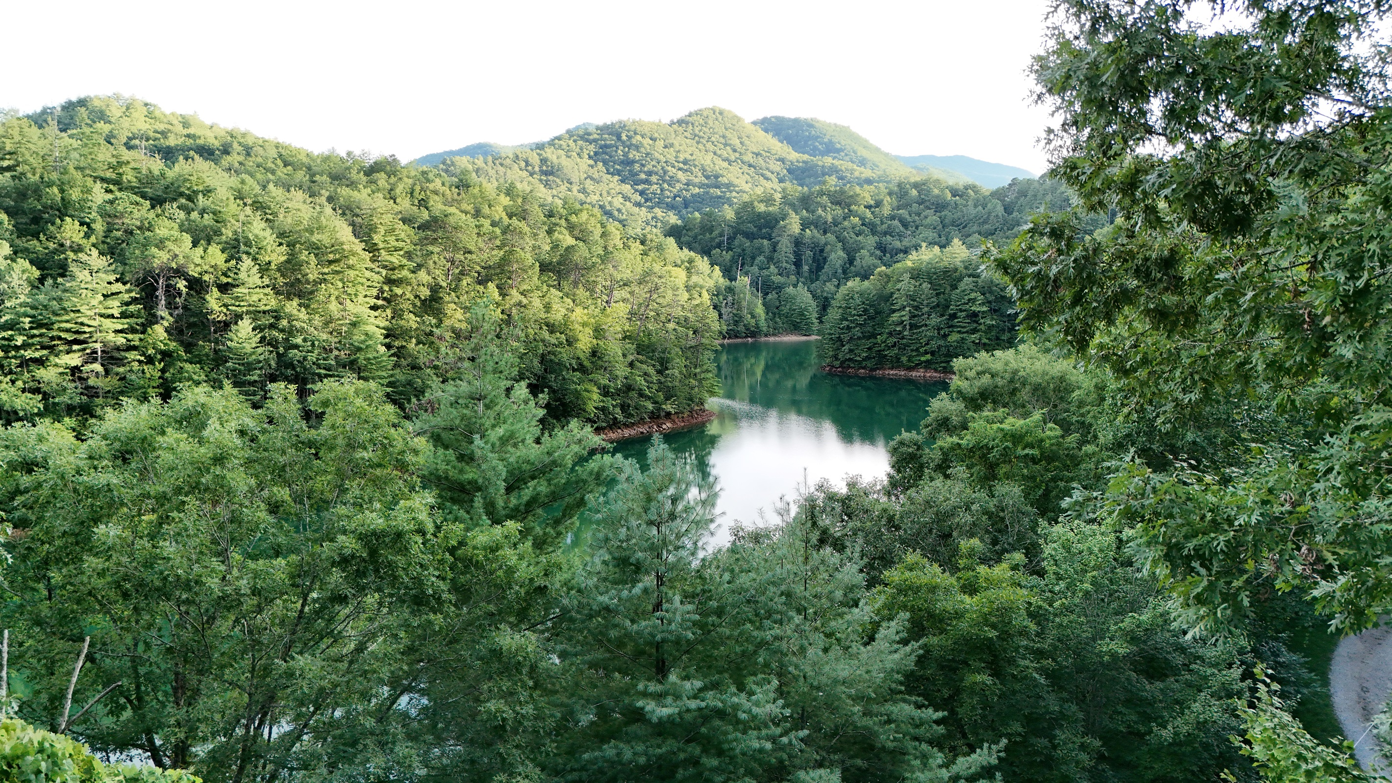 Scenic View: Unwind with breathtaking mountain and lake vistas right from your window!