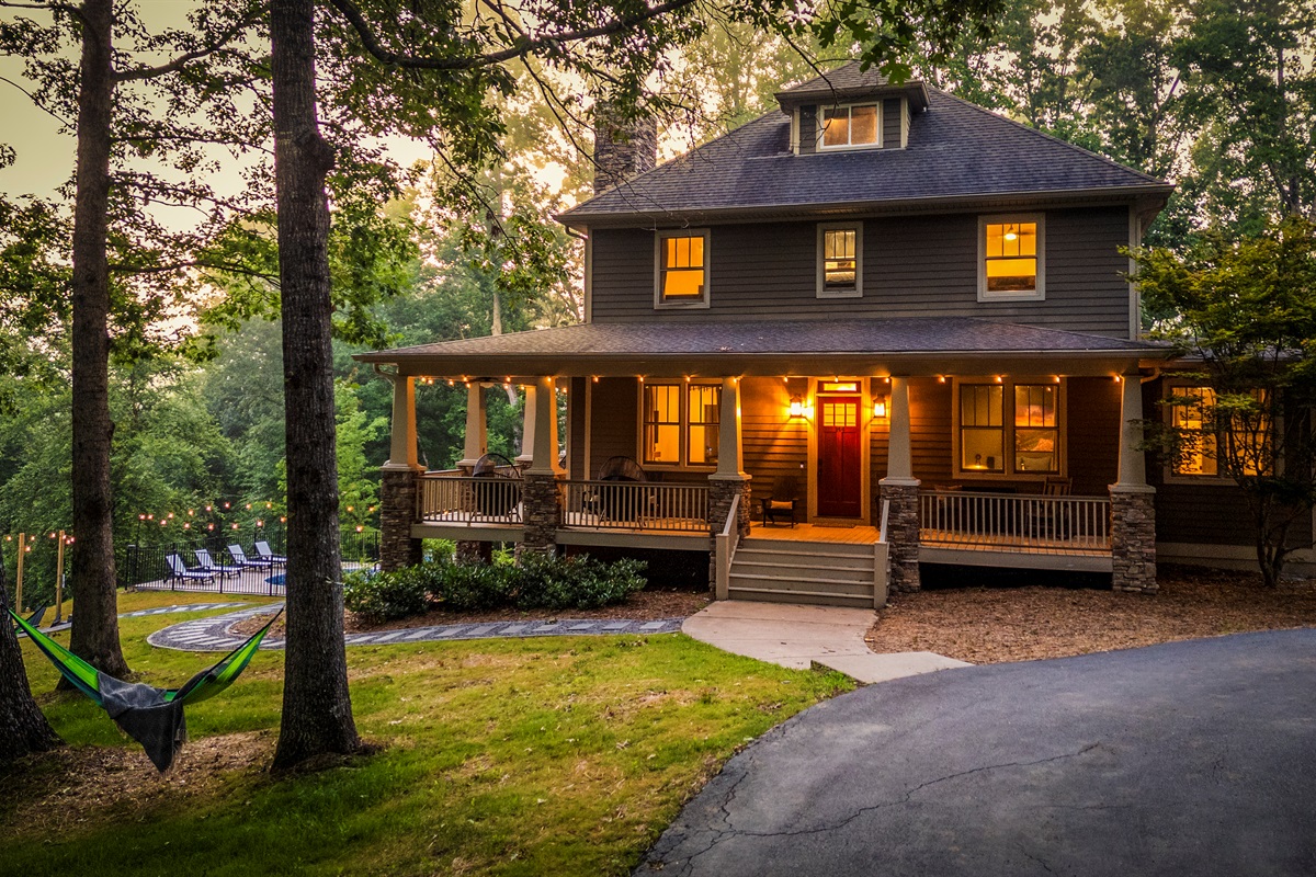 Endless yard games and a fire pit built for stories and stargazing. Here, every generation finds their fun — from cornhole tournaments to late-night laughs around the fire.