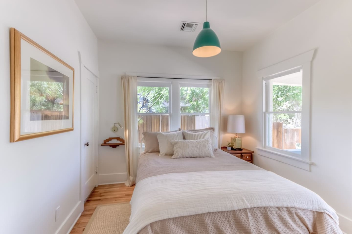 Front bedroom with Queen size bed