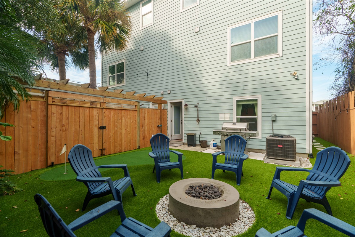 Oceanwalk 1 cozy backyard with private putting green