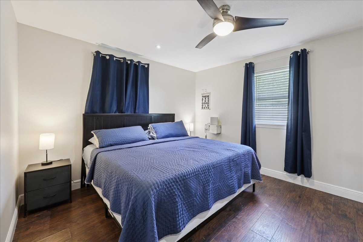 bedroom w/ half bath
