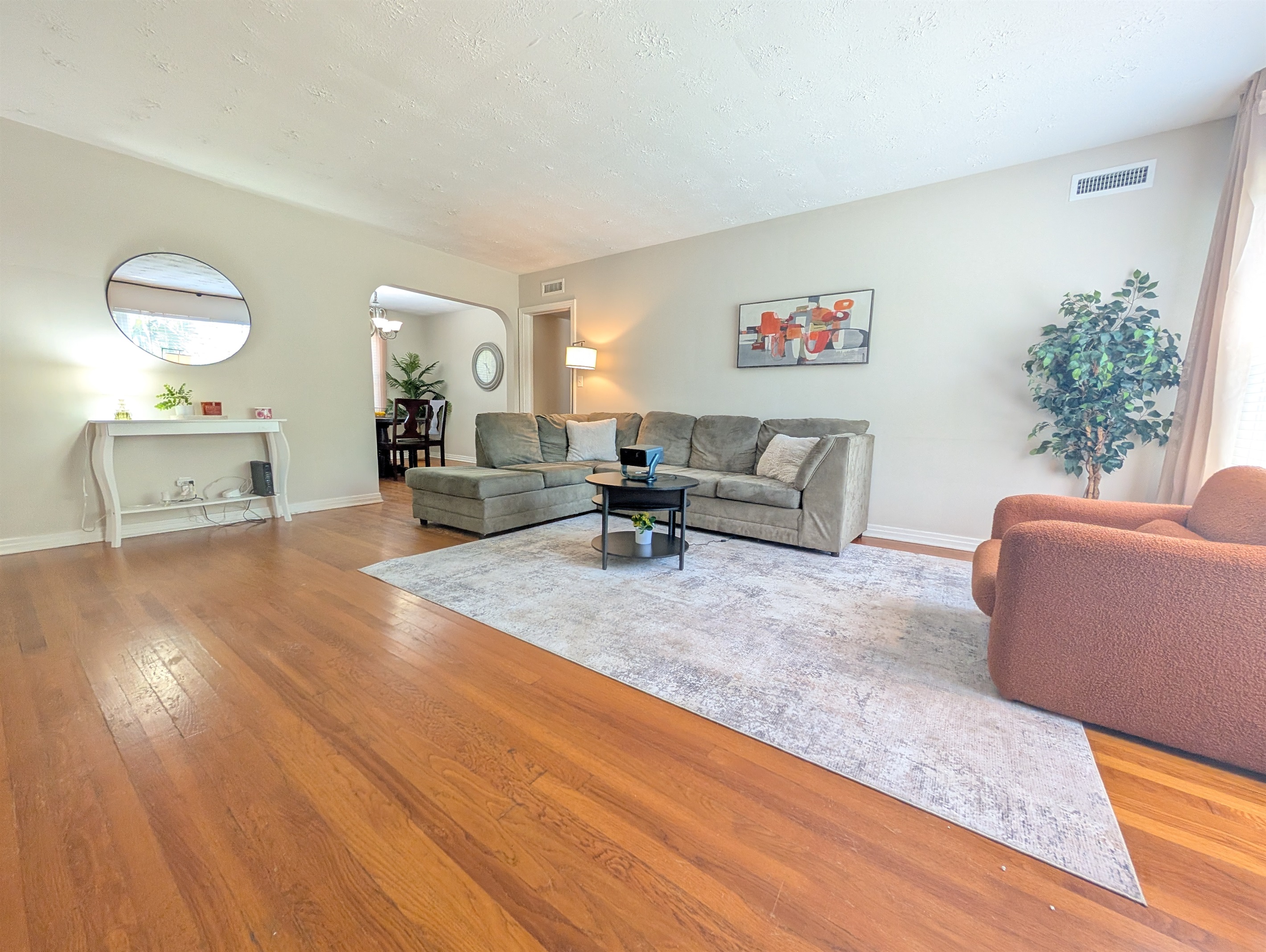 Riverside 2BR w/ Projector Near Five Points 6