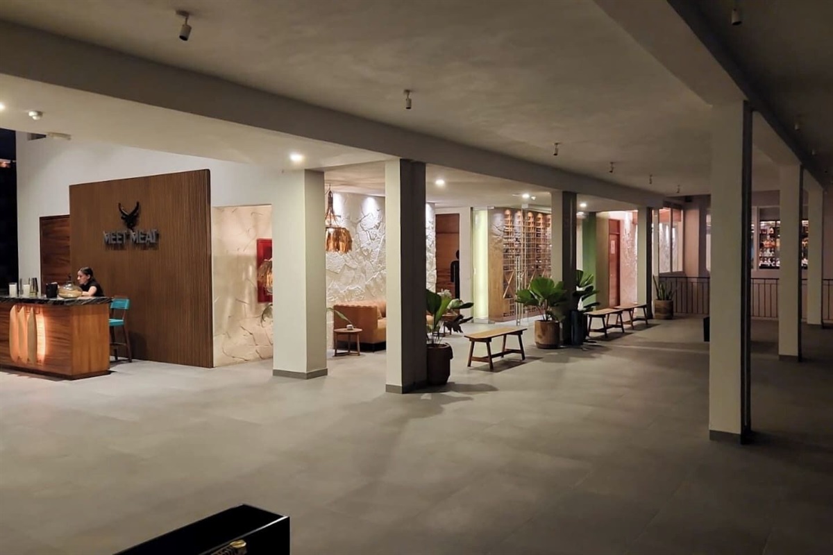 Meet Meat Steakhouse Restaurant Waiting Area