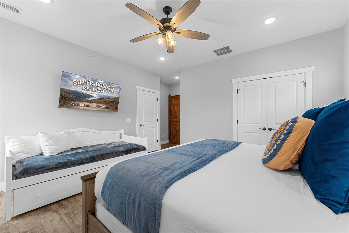 Bedroom 8 (King Suite)