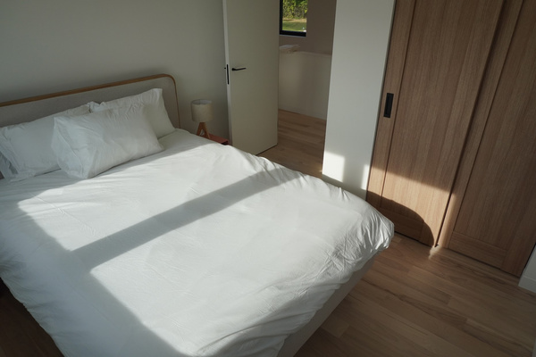 Our third sized guest bedroom with percale linens.