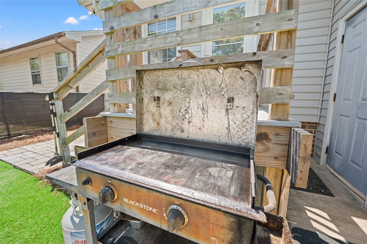Grilling Station - Blackstone Propane Grill & Charcoal Grill