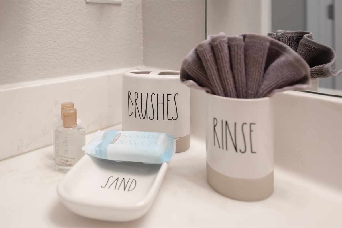 Beach inspired bath, fresh and guest ready