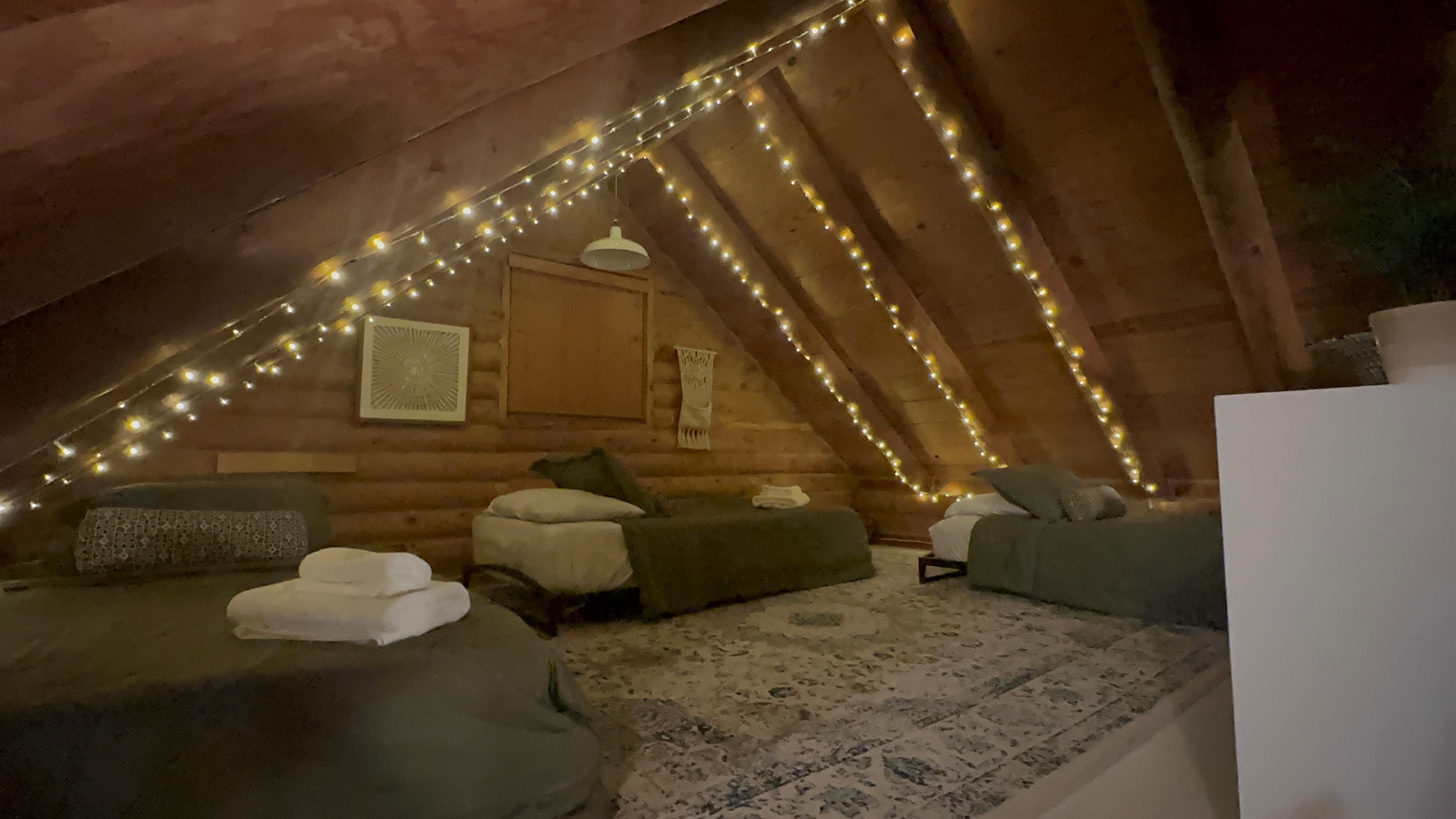 Loft with 3 Twin beds 