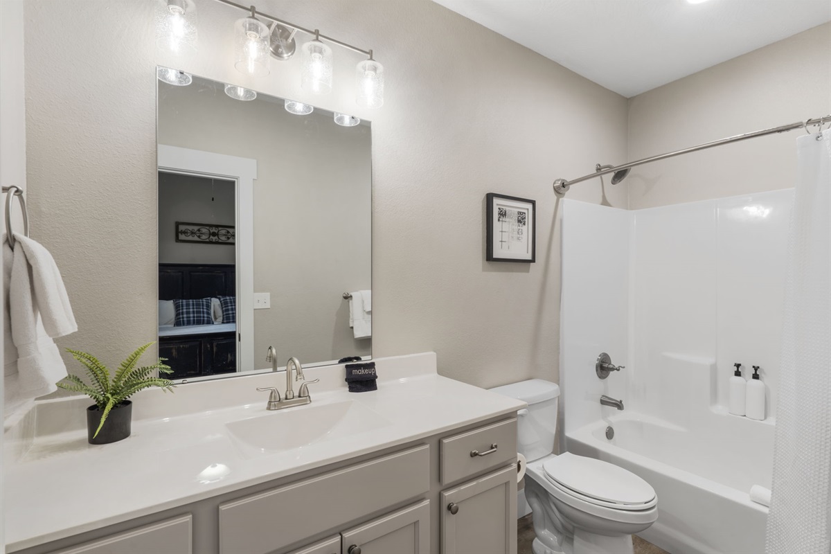 Upper level king #2 ensuite bath