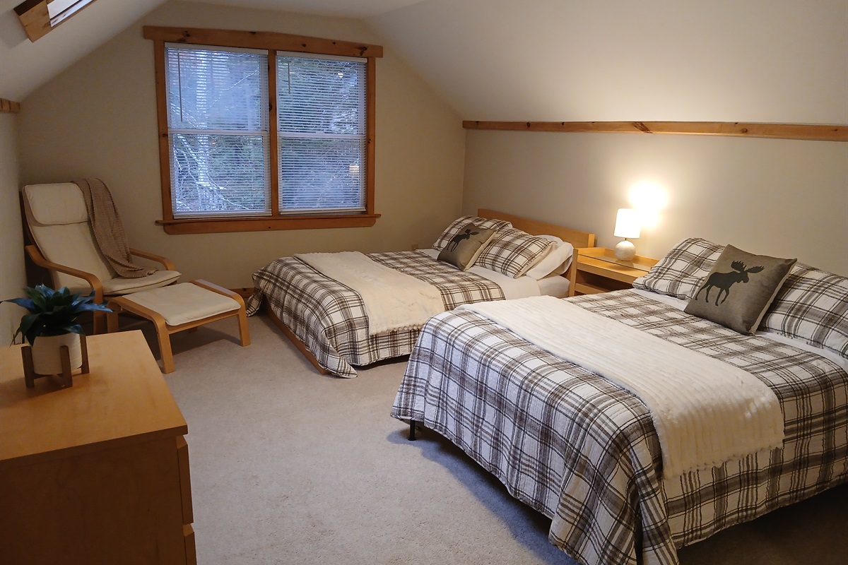 Upstairs Bedroom #3- Two Queen
