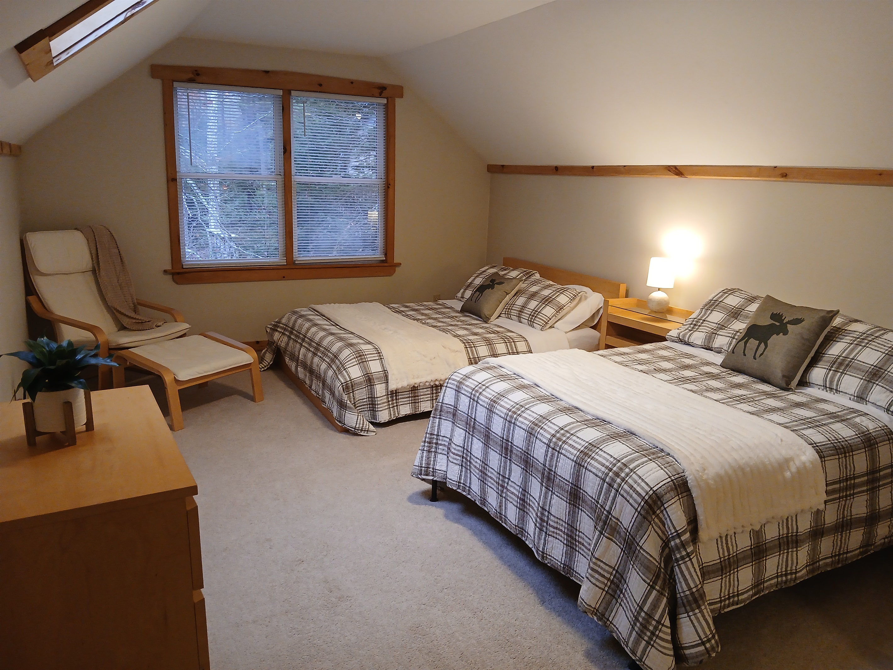 Upstairs Bedroom #3- Two Queen