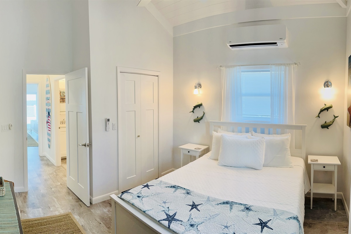 STARFISH BAY Garden guest room has a large closet and plenty of draw storage. Luxurious hemp linens and 50" smart TV