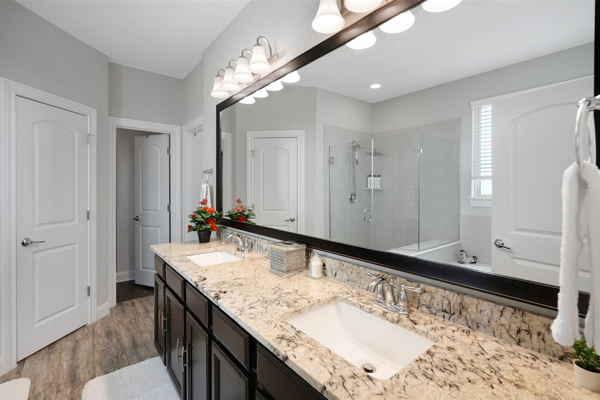 🍳 Kitchen + Dining “Cook, sip, and connect in a stylish open‑concept space.”