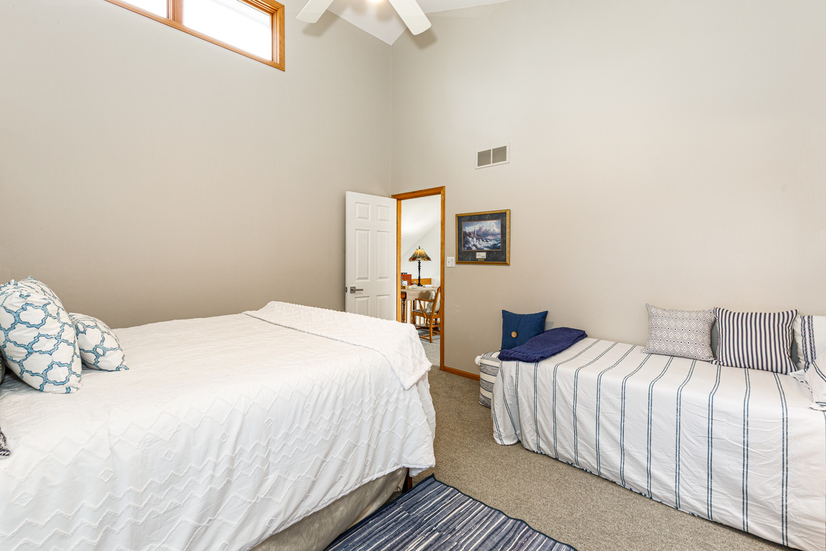 Upstairs bedroom #2 features a King bed + a twin bed, ideal for those traveling with a child and an ensuite bathroom. 