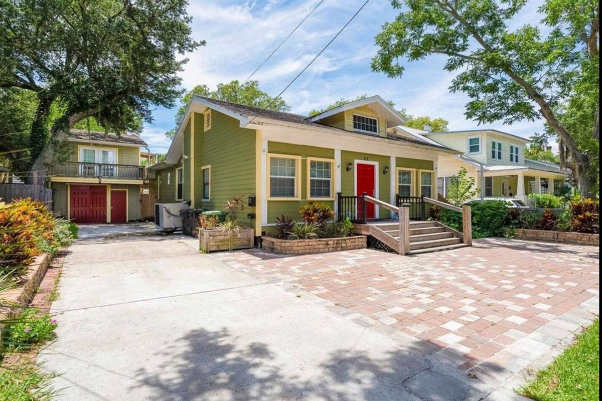 View of the house from the curb. This quaint home is waiting for your group to arrive!