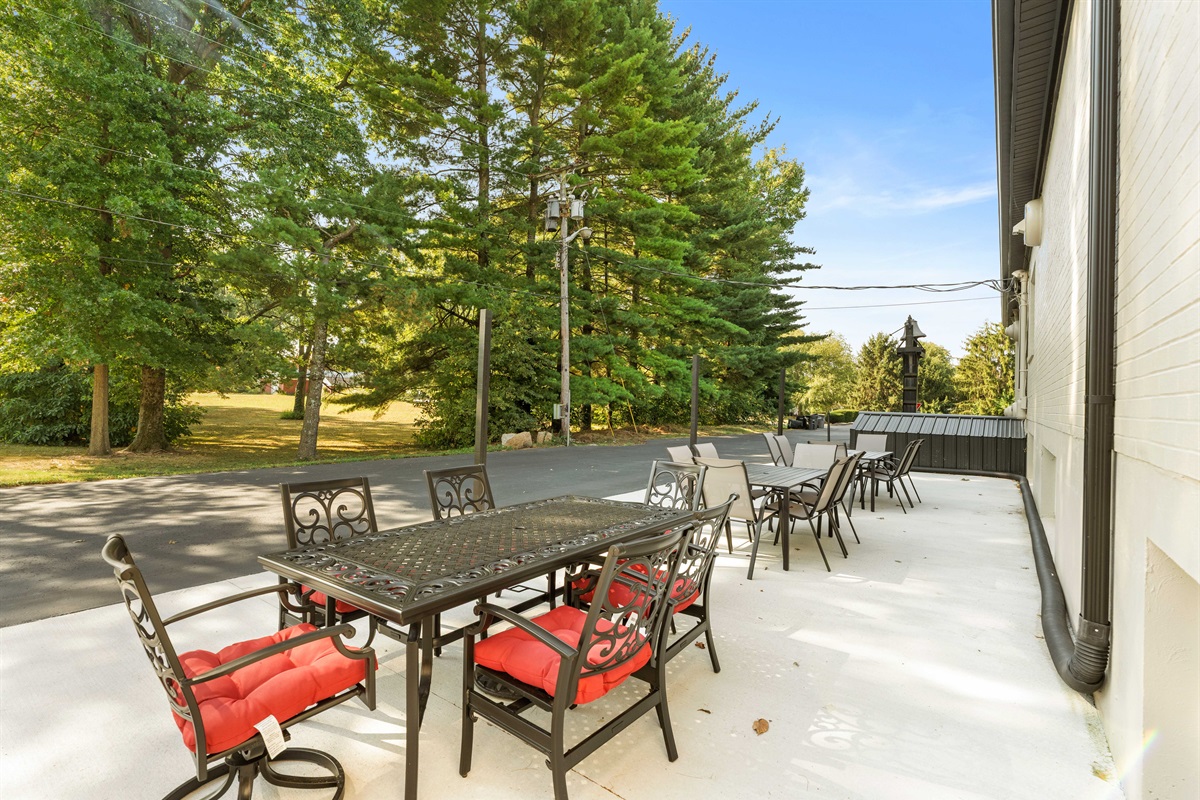 Outdoor Dining Patio