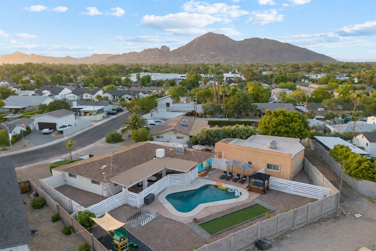 What a view of those Camelback mountains!