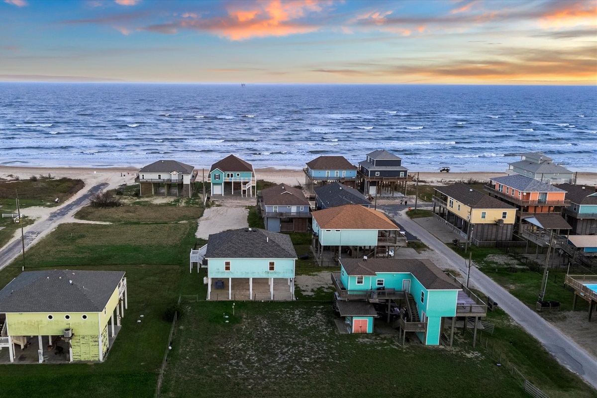 caf13ade08a940a9a2ce1299c5ce9167 Large | Beachhouse | Texas | TX | Vacation Homes | Galveston | Crystal Beach | Kokomo | Breezy Days | Beachfront Elegance | Sunrise Serenity | Southern Sands Property Management, LLC