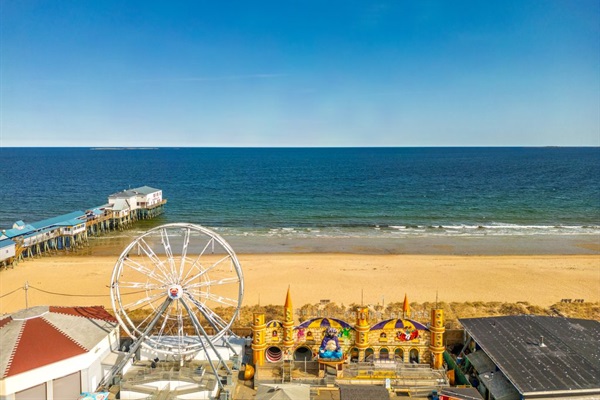 Fun-filled amusement park with stunning seaside views.