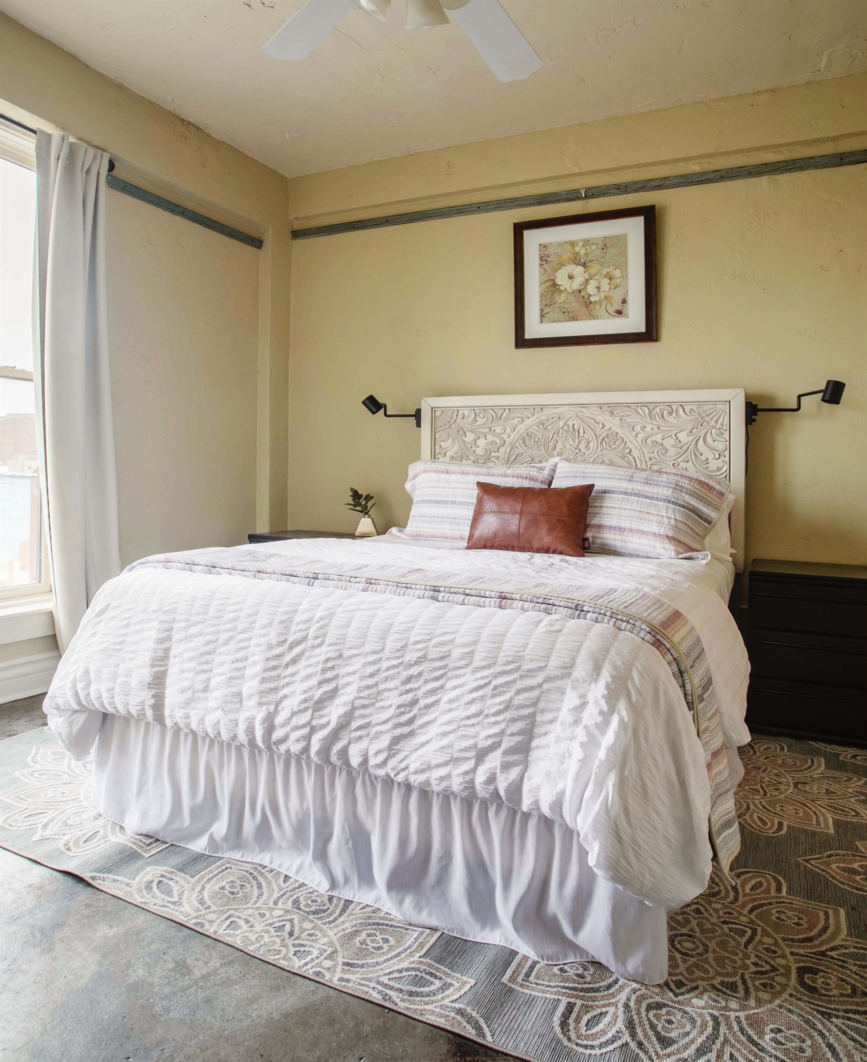 Queen bed in second bedroom