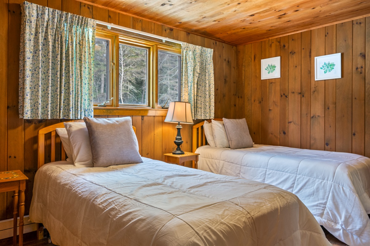 Dual Twin Guest Room - Main Floor