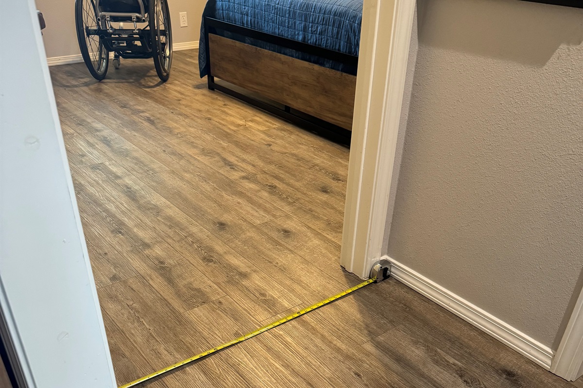 ♿ Step-free access with wide doorways and smooth flooring throughout the bedrooms and master shower room.