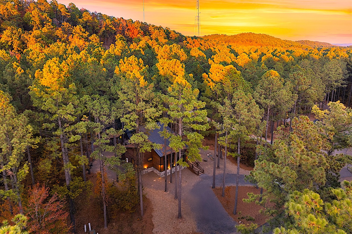 Prviate cabin in the woods