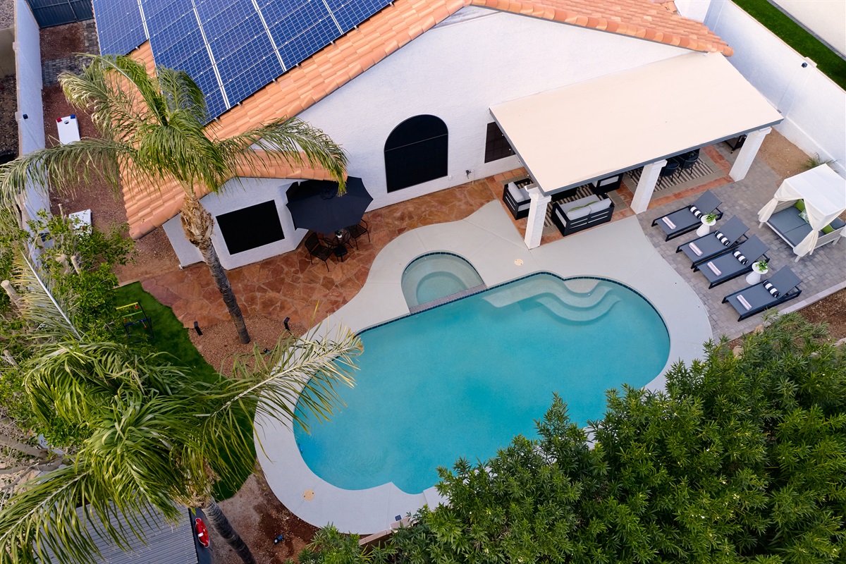 Heated Pool and Built-In Hot Tub