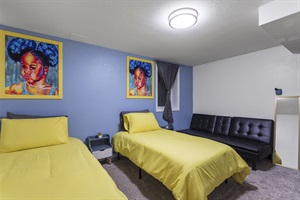 Sleepover-ready! 💤 This cozy setup with twin beds and a sleeper couch is perfect for lounging, laughing, and late-night chats.