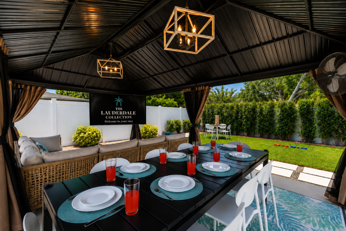 Covered Outdoor Dining & Entertainment Space 🍹