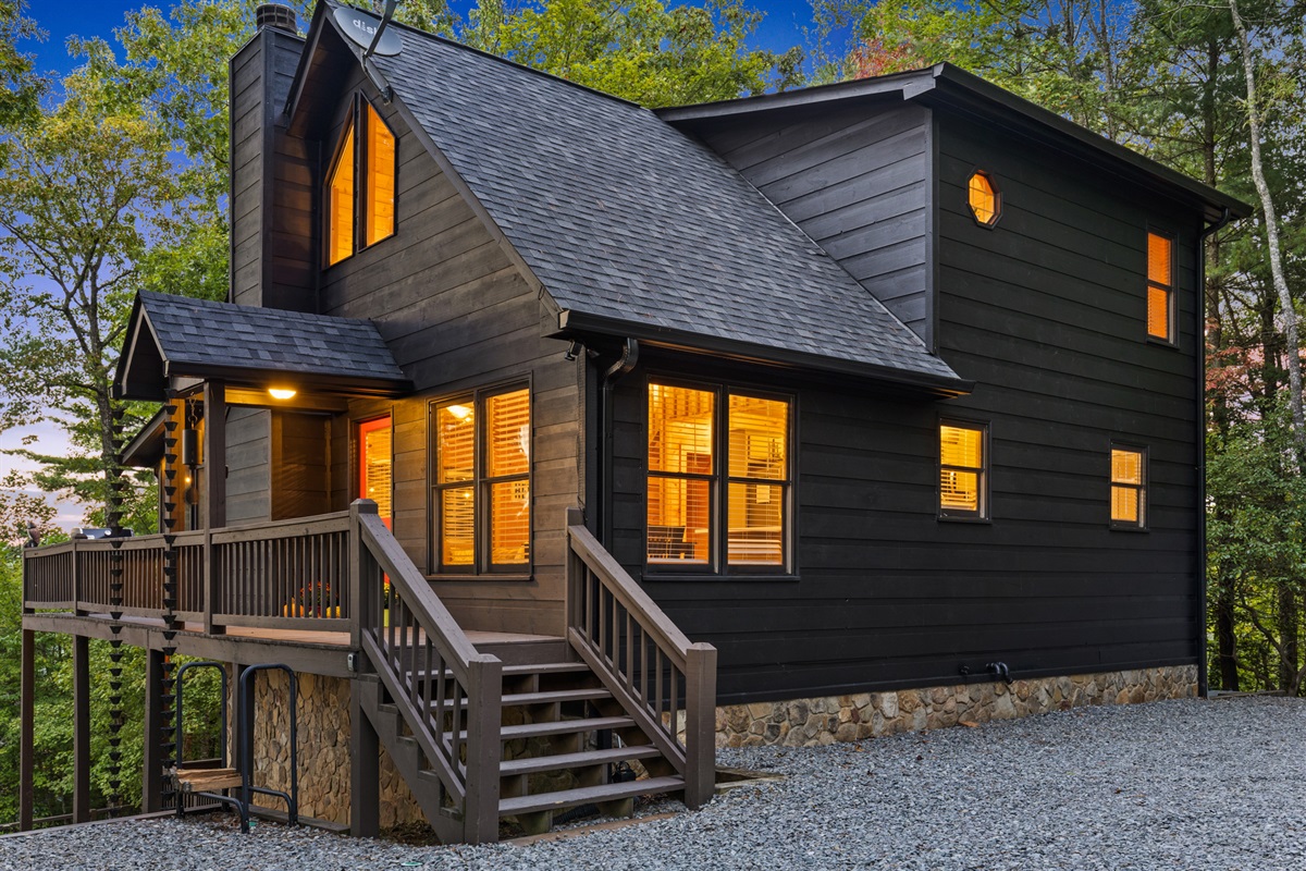 Golden light, cozy wood, and endless horizons, Enchanted Hideaway in its element.