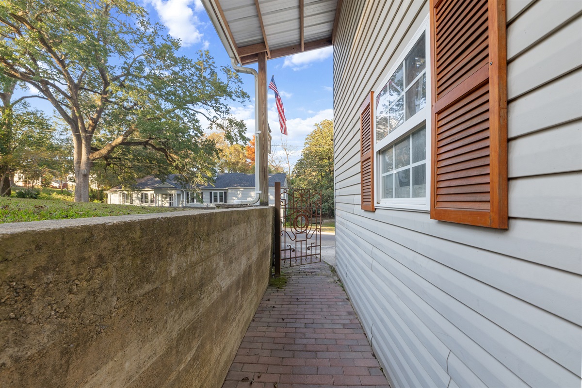 Honeycomb is tucked just minutes from Laurel’s vibrant downtown, making it easy to explore the city’s art, history, and Southern charm.