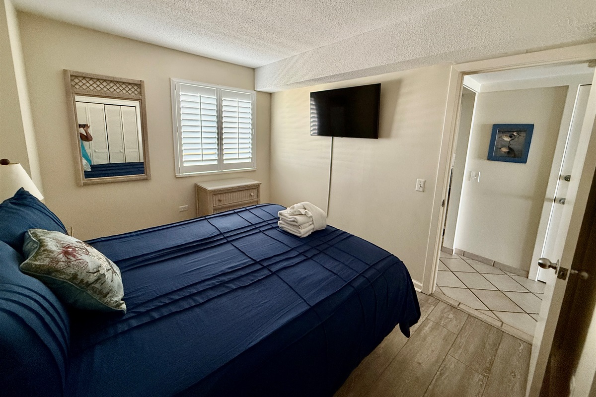 Queen Guest Room w/Smart TV