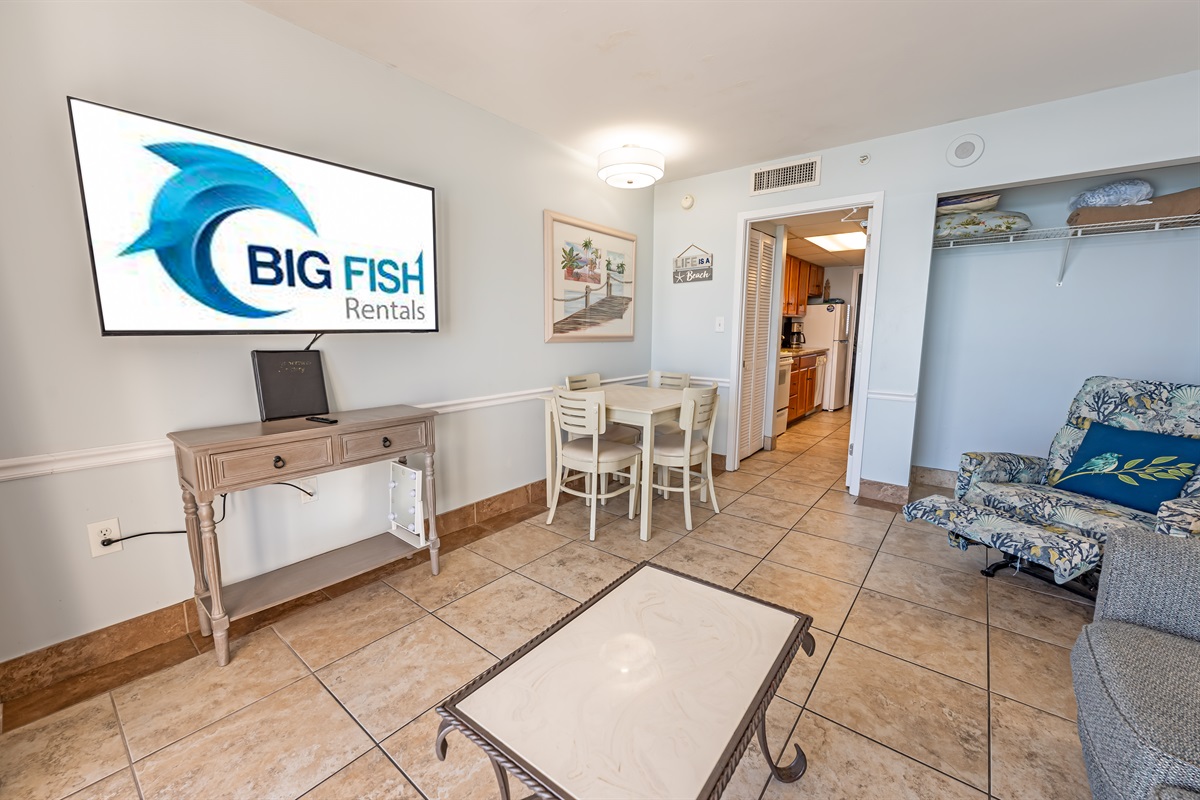 Amazing Living Room with Stunning Views🌊☀️