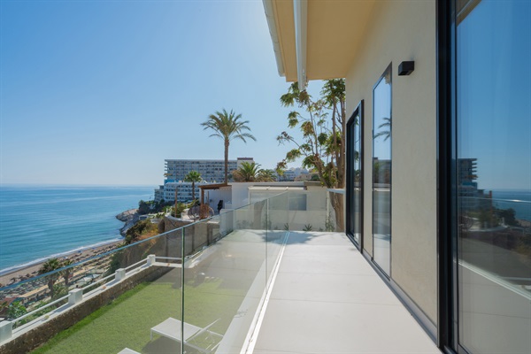 Direct sea views from your balcony! Accessible from both bedrooms, our Torremolinos Duplex offers a private escape with the calming sounds of the sea. Your perfect spot for morning coffee or sunset relaxation. #SeasideRetreat