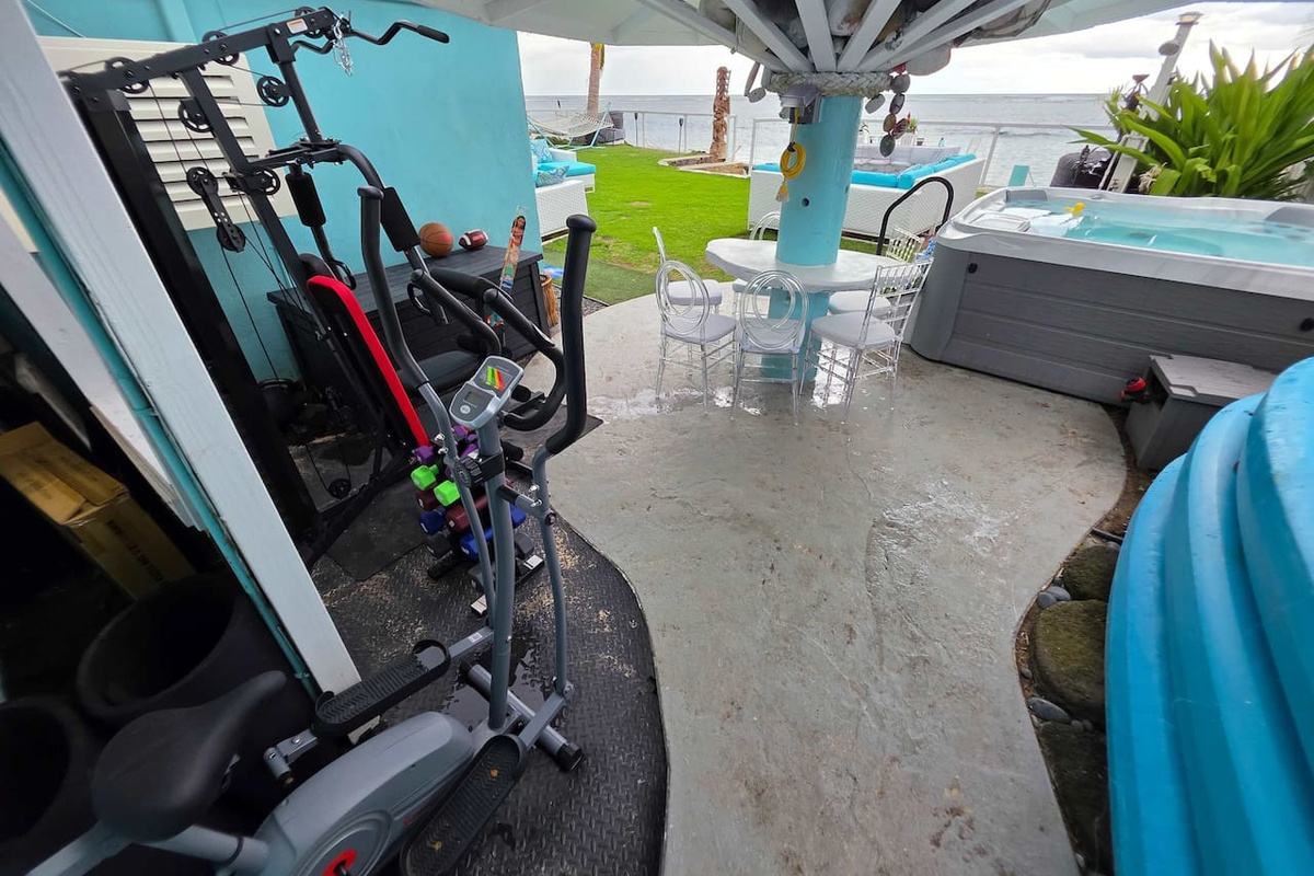 Two-in-one spinning bike and elliptical machine.