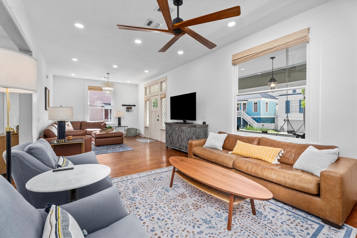 cb4a39b420c1455494f064fca111c6be Large | Beachhouse | Texas | TX | Vacation Homes | Galveston | Crystal Beach | Kokomo | Breezy Days | Beachfront Elegance | Sunrise Serenity | Southern Sands Property Management, LLC